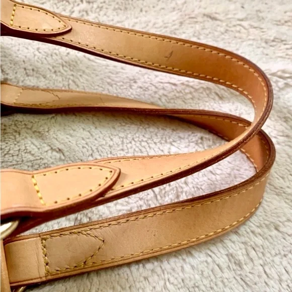 👑✅PRICE FIRM✅AUTHENTIC Louis Vuitton Small Vertical Batignolles - Picture 10 of 16